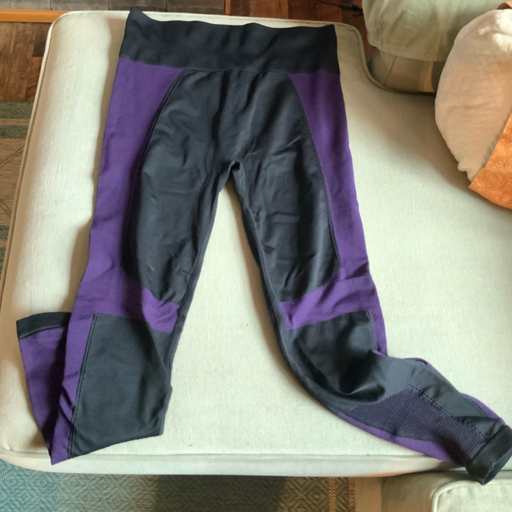 Demi Lovato Fabletics Leggings